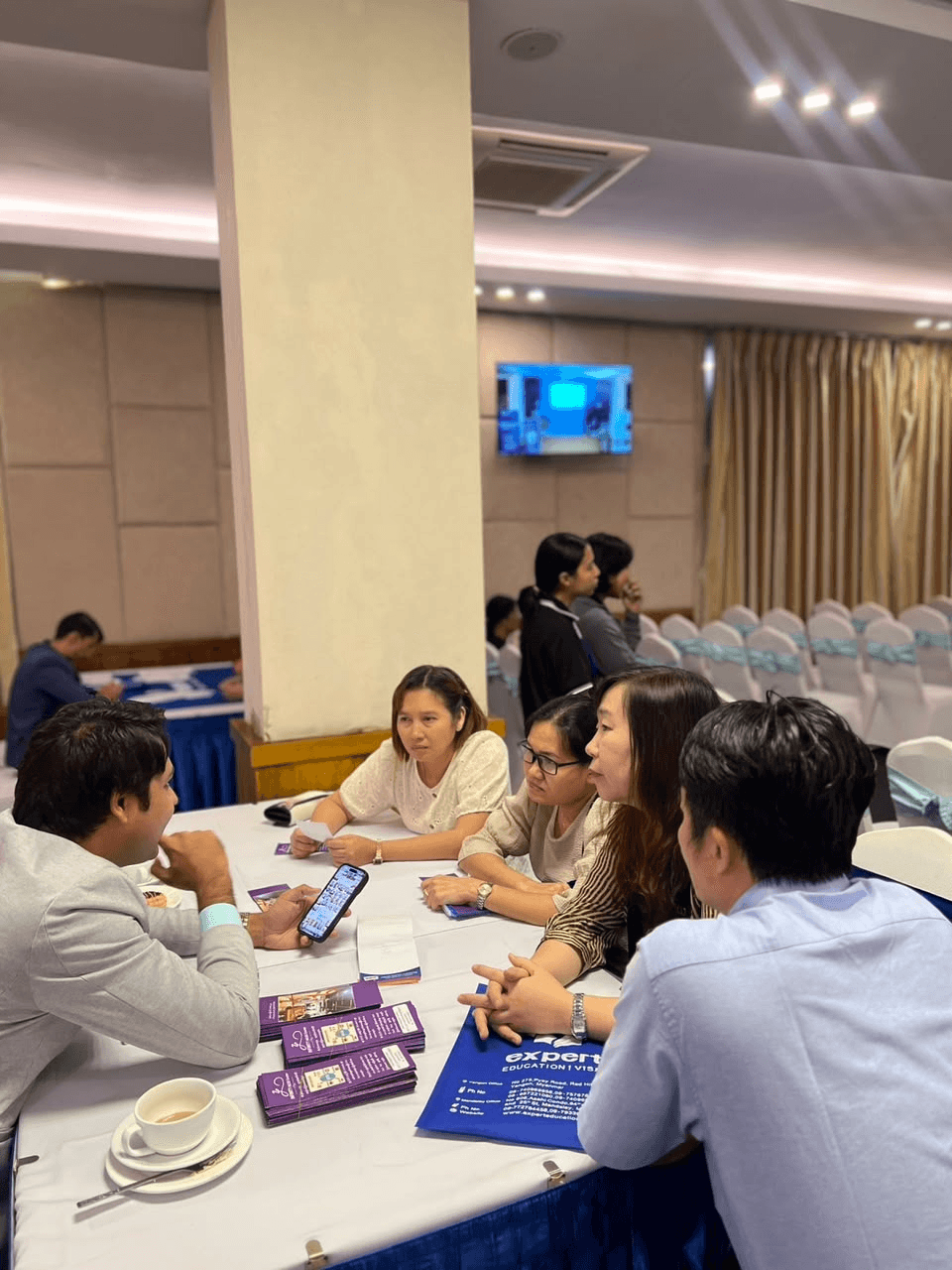Sayar Zin Min Tun advising students
