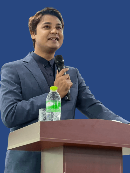Sayar Zin Min Tun speaking at an education seminar